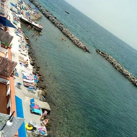Casa Vacanza Con Terrazza In Mare Semesterbostad Massa Lubrense